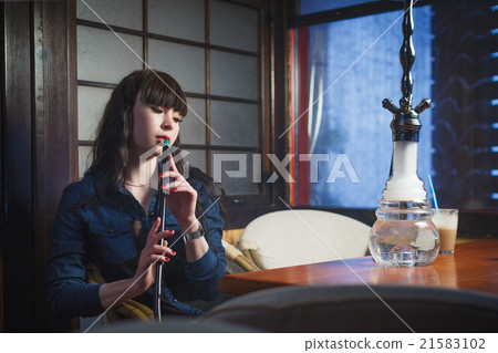 Beautiful young woman with hookah 21583102