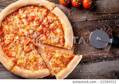Delicious italian pizza 21584552