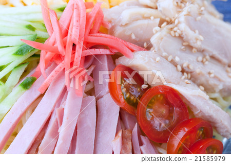 Chilled Chinese glassware 21585979