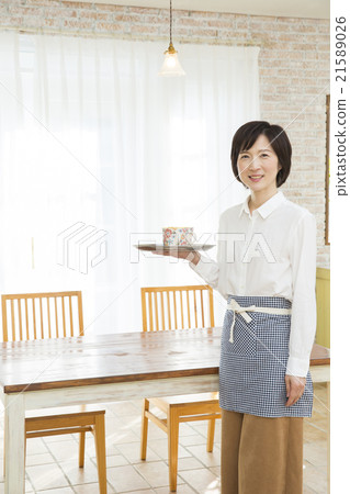 圍裙50的女性 21589026