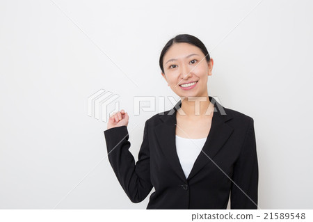 一個二十多歲的女人,她的膽量姿勢 一個二十多歲的女人,她的膽量姿勢 21589548
