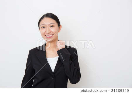 一個二十多歲的女人,她的膽量姿勢 一個二十多歲的女人,她的膽量姿勢 21589549