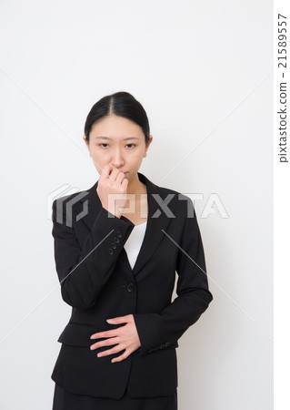 處於困境二十多歲的女性 21589557