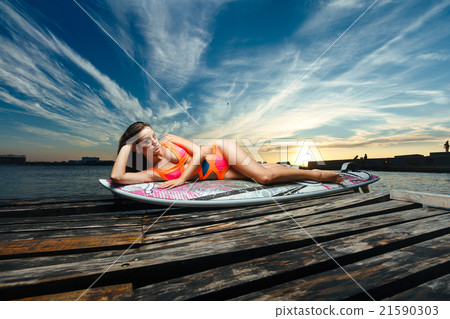 Fashion portrait: beautiful girl with surf board 21590303