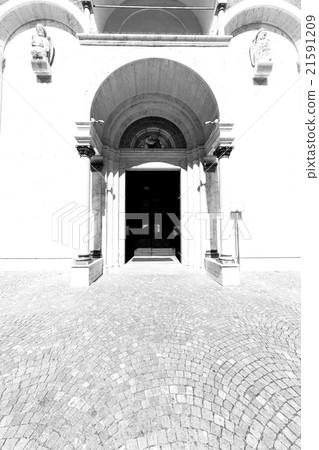 detail in wall door italy land europe detail in wall door italy land europe 21591209
