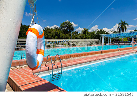 Life buoy in swimming pool 21591545