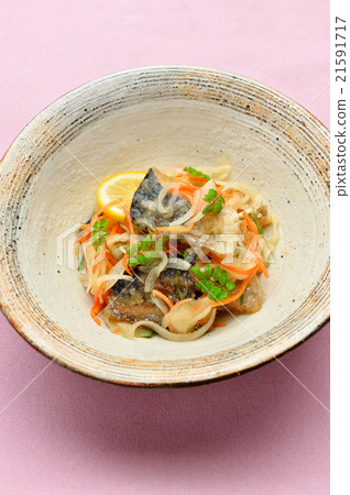 Nambucana的醃米(菠菜)。我們供應超級早餐。 Nambucana的醃米(菠菜)。我們供應超級早餐。 21591717