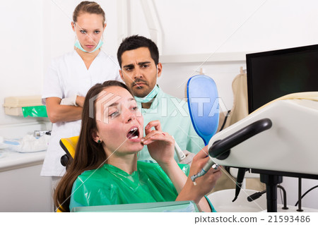 patient treating at the dental hospital 21593486