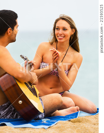 Couple on the beach with guitar 21593525