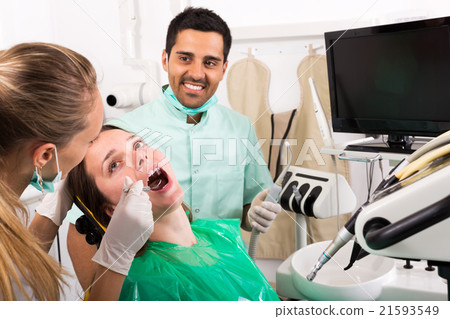 Dentist examines the oral cavity 21593549