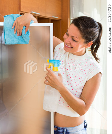 Housewife polish the glass 21594729