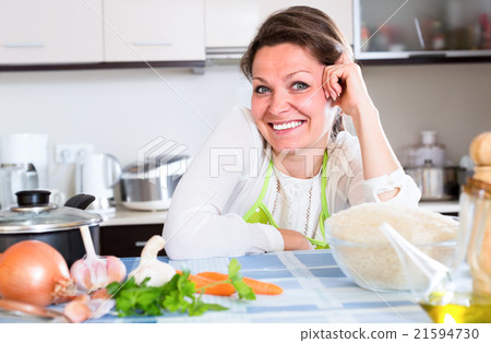Portrait of smiling woman in kitchen Portrait of smiling woman in kitchen 21594730
