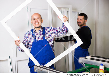 workmen with finished PVC profiles 21595214