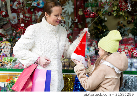 shopping at the Christmas market 21595299