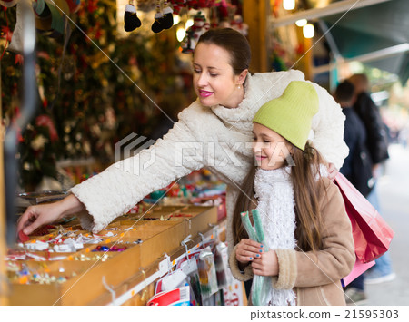 Mother with daughter in Christmas market Mother with daughter in Christmas market 21595303