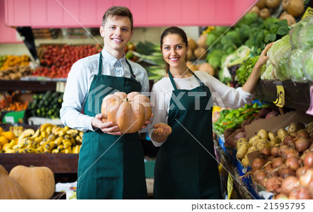 Sellers offering large squash . Sellers offering large squash . 21595795