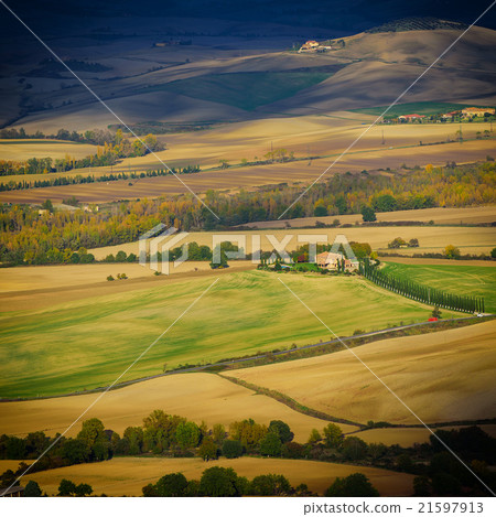 Wavy fields in Tuscany Wavy fields in Tuscany 21597913