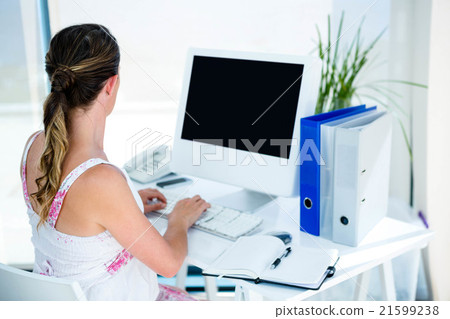 pregnant business woman typing on her computer 21599238