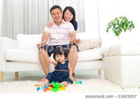 Asian family 21603057
