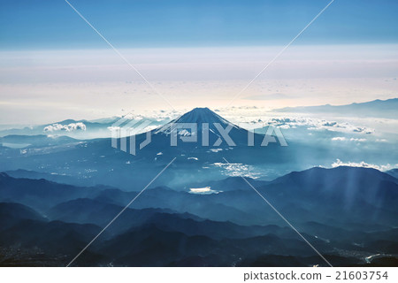 Mt. Fuji in the morning mist 21603754