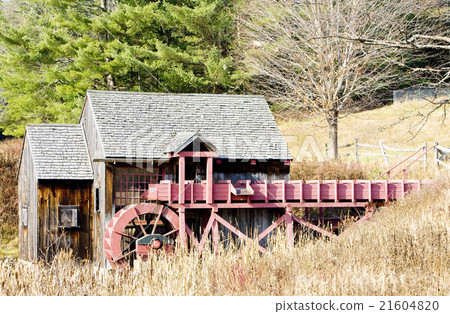 grist mill near Guilhall, Vermont, USA 21604820