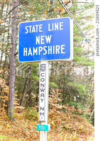 sign on the border of New Hampshire and Maine, USA sign on the border of New Hampshire and Maine, USA 21604825