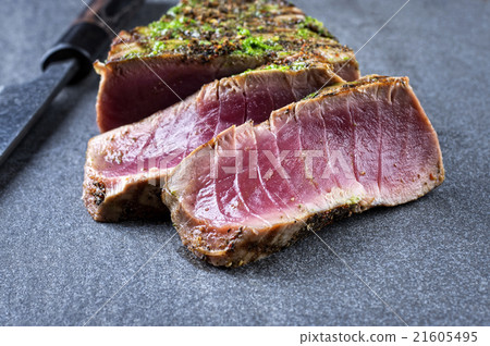 Barbecue Tuna Steak 21605495