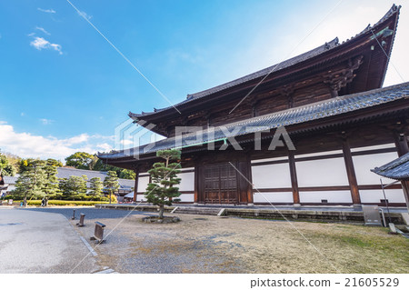 Scenery of autumn sunny Kyoto Tofukuji 21605529