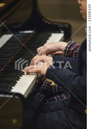 Dodgy playing 21606104