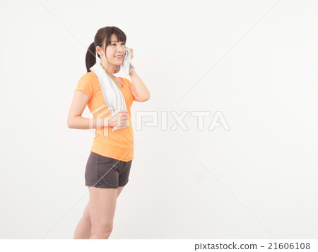 Women who exercise and wipe sweat Women who exercise and wipe sweat 21606108