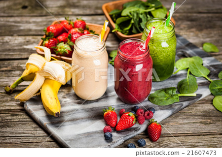 Milkshakes and smoothies 21607473