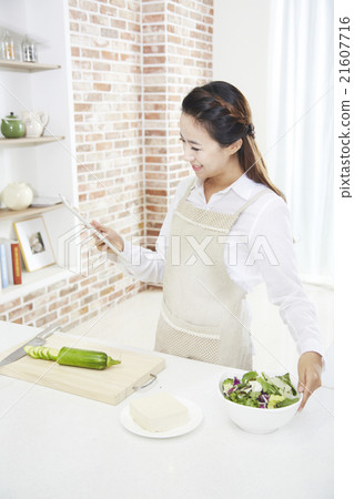 家庭主婦 21607716