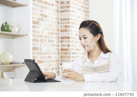 Household housewife Household housewife 21607730