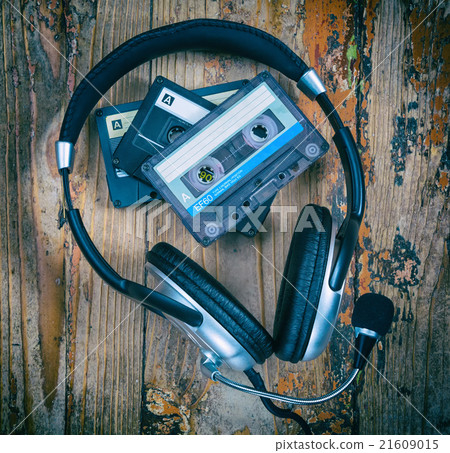 audio cassette and headphones 21609015