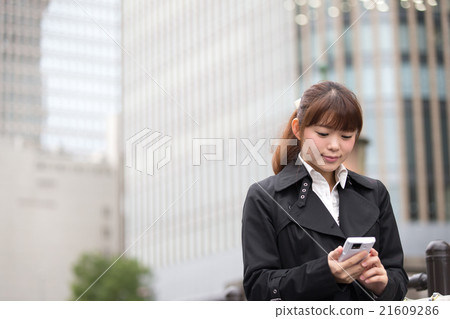OL portrait (outdoor / building background) OL portrait (outdoor / building background) 21609286