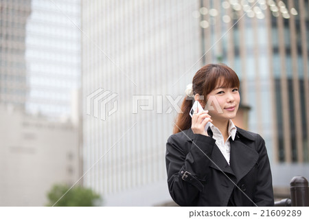 OL portrait (outdoor / building background) OL portrait (outdoor / building background) 21609289
