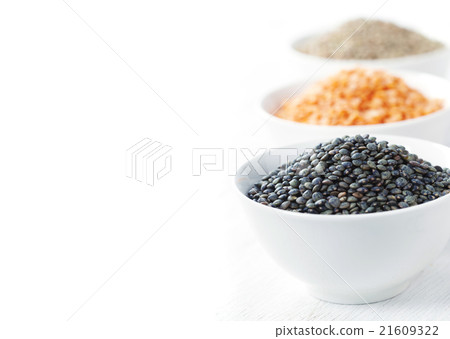 Bowls of assorted dried lentils 21609322
