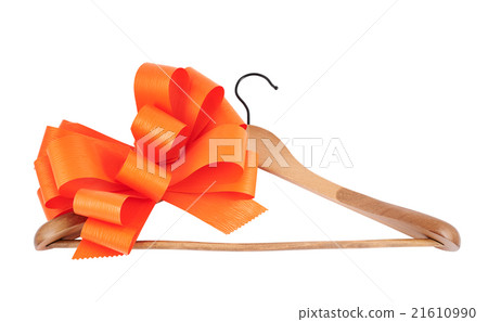 Classic wooden coat hanger 21610990