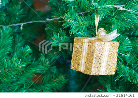 Gold Christmas background of de-focused lights Gold Christmas background of de-focused lights 21614161