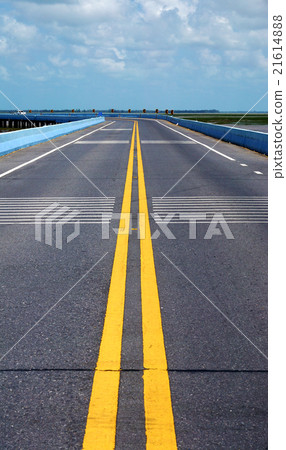 Empty road and the yellow traffic lines. Empty road and the yellow traffic lines. 21614888