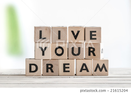 Live your dream on wooden cubes 21615204