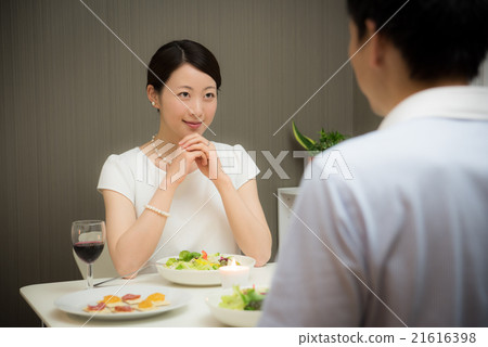 A couple dinner A couple dinner 21616398