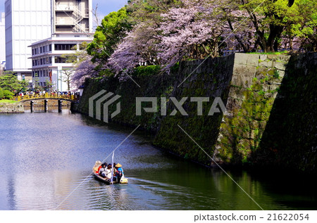 Sightseeing boat going down the moat of Wakayama castle 21622054