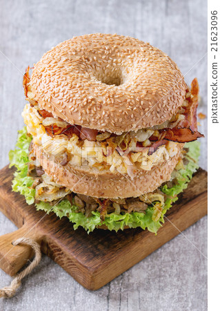 Bagels with bacon and beef 21623096