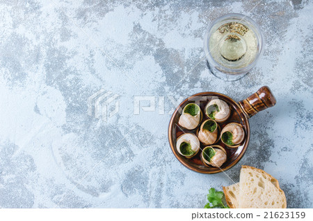 Ready to eat Escargots de Bourgogne snails 21623159