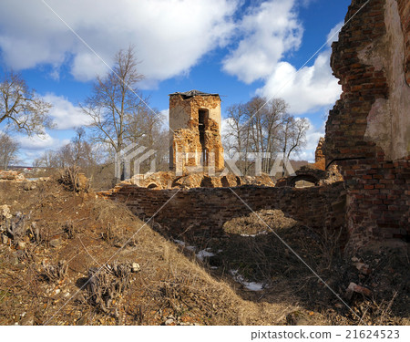 the ruins of an ancient fortress   21624523