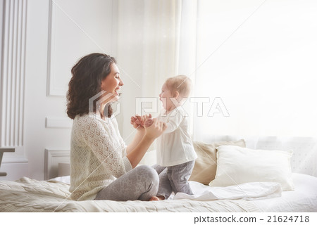 Happy loving family 21624718