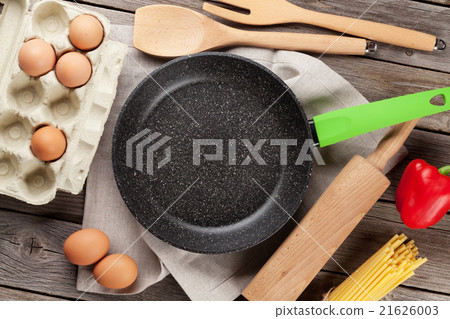 Cooking utensils and ingredients 21626003