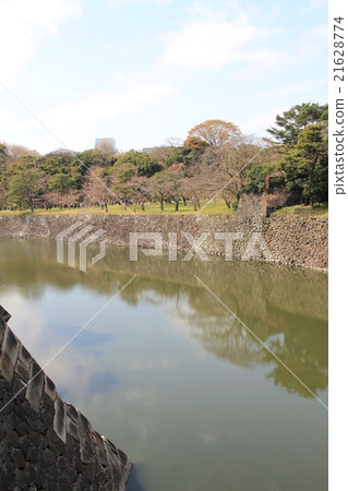 Moat of the Imperial Palace · 2 21628774