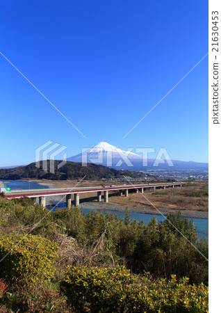 Fuji and the Tomei Expressway blue sky 21630453